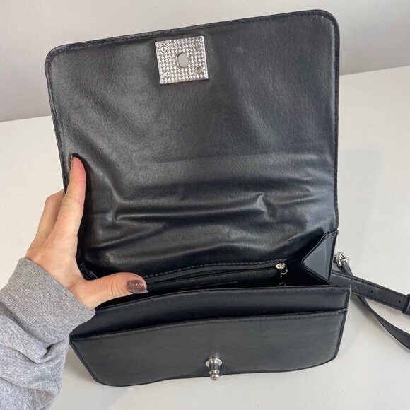 Badgley Mischka Quilted Crossbody Flap Bag Purse Black M Clasp Zip Pockets Chain - Picture 4 of 16